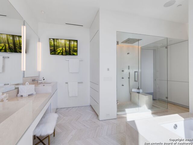 Image 27 of 45 For 4242 Broadway  2001