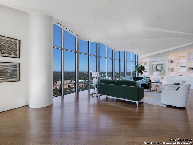 Image 3 of 45 For 4242 Broadway  2001