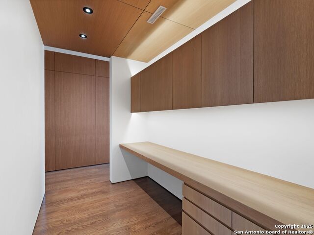 Image 33 of 45 For 4242 Broadway  2001