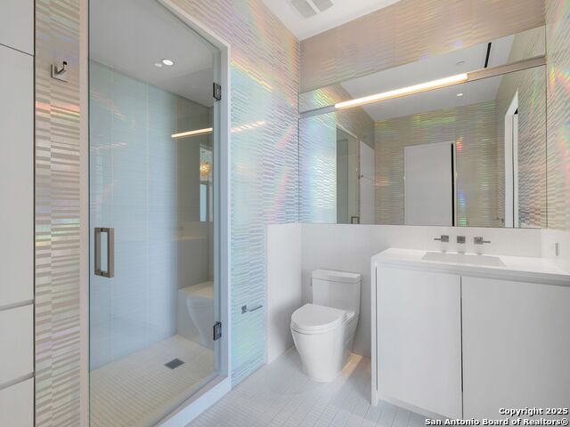 Image 36 of 45 For 4242 Broadway  2001