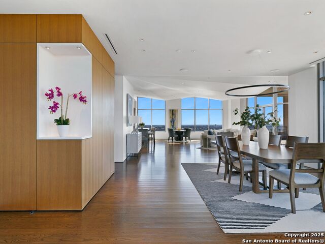 Image 38 of 45 For 4242 Broadway  2001