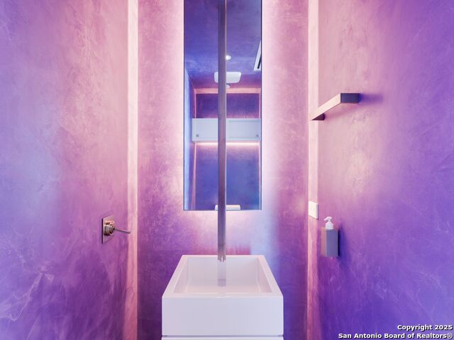 Image 39 of 45 For 4242 Broadway  2001