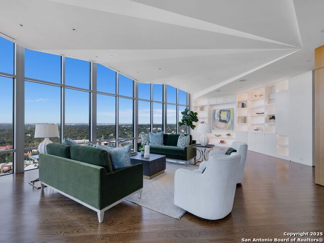 Image 4 of 45 For 4242 Broadway  2001