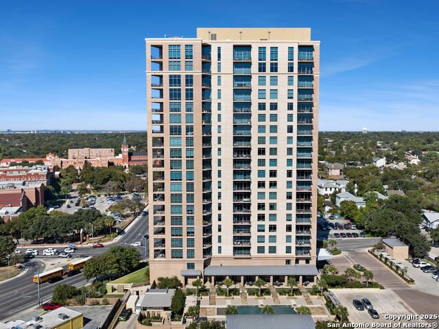 Image 43 of 45 For 4242 Broadway  2001