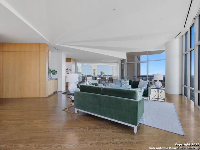 Image 5 of 45 For 4242 Broadway  2001