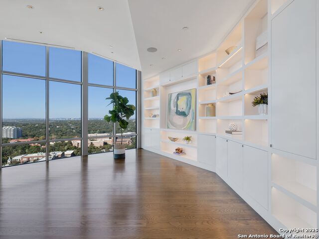 Image 6 of 45 For 4242 Broadway  2001