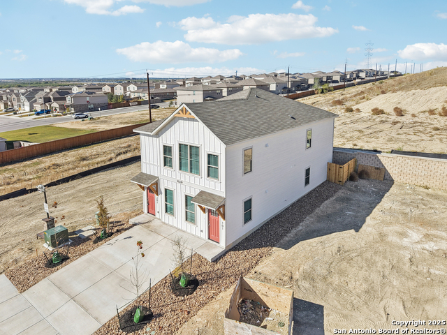 Listing photo id 0 for 7158 Magnolia Creek