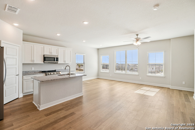 Listing photo id 1 for 7158 Magnolia Creek