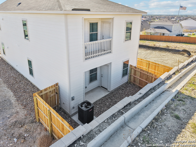 Listing photo id 40 for 7158 Magnolia Creek