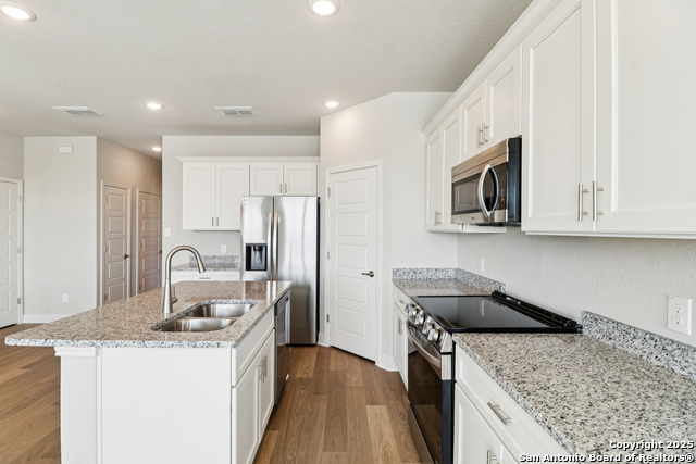 Listing photo id 5 for 7158 Magnolia Creek