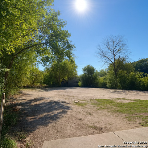 Listing photo id 2 for 212 Wilmot St