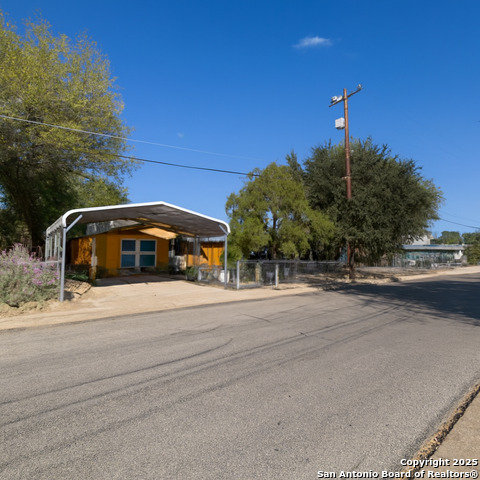 Listing photo id 5 for 212 Wilmot St