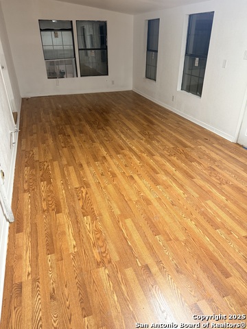 Image 4 of 8 For 122 Hart  