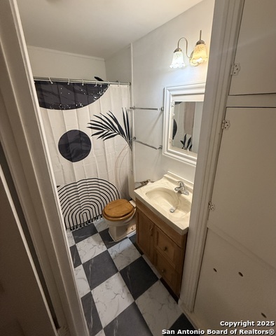 Image 6 of 8 For 122 Hart  