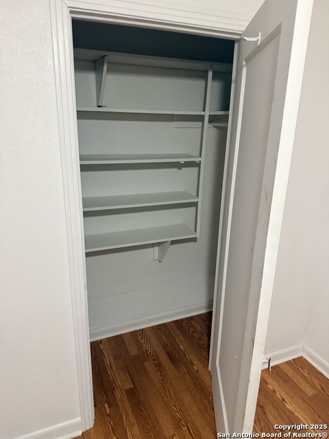 Image 7 of 8 For 122 Hart  