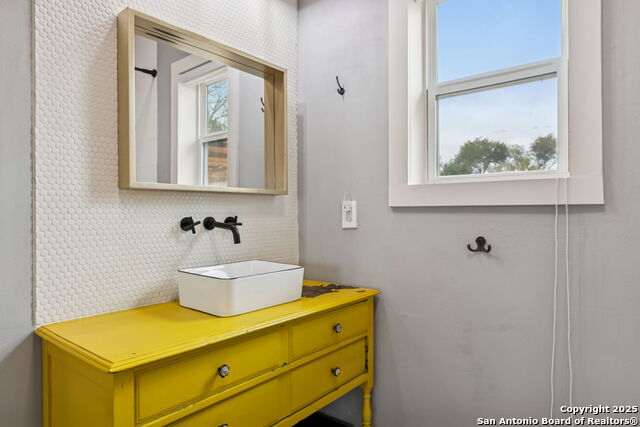 Image 13 of 30 For 2902 Katy St