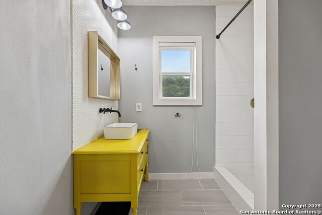 Image 16 of 30 For 2902 Katy St