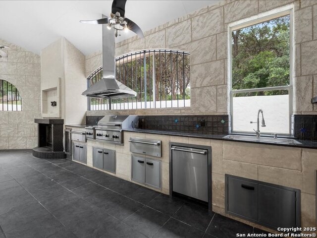 Image 22 of 47 For 3 Benchwood  