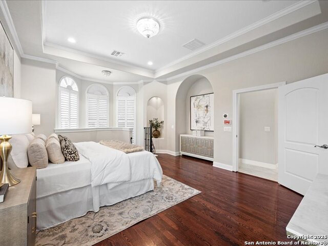 Image 25 of 47 For 3 Benchwood  