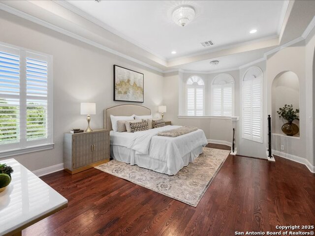 Image 26 of 47 For 3 Benchwood  