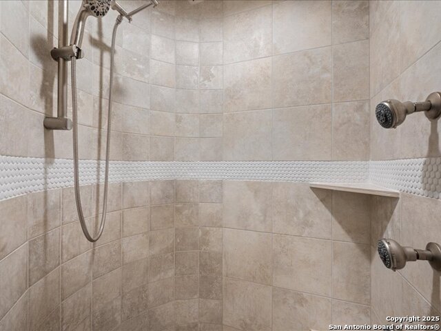 Image 33 of 47 For 3 Benchwood  