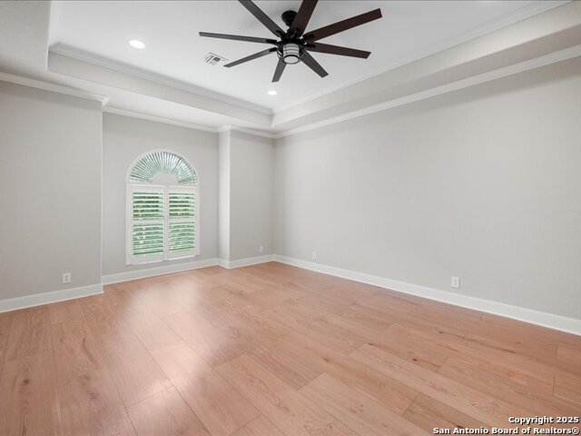 Image 41 of 47 For 3 Benchwood  