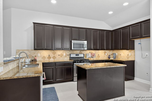 Listing photo id 8 for 5632 Carriage Falls