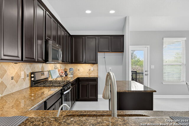 Listing photo id 10 for 5632 Carriage Falls