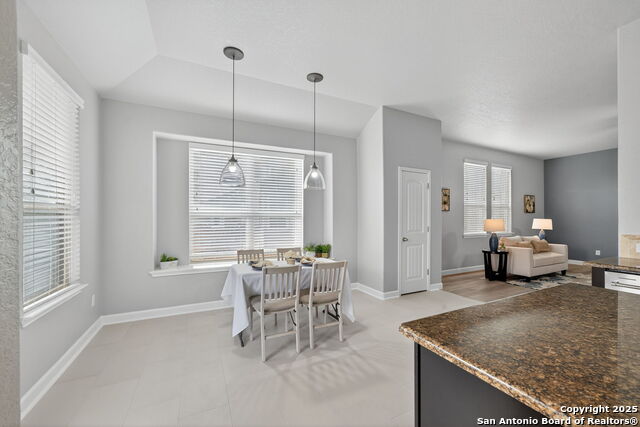 Listing photo id 12 for 5632 Carriage Falls