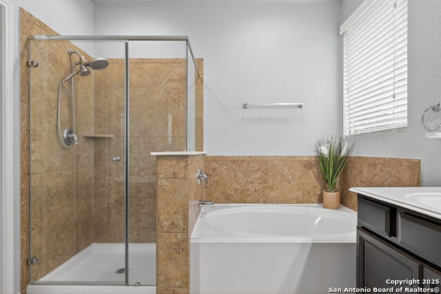 Listing photo id 18 for 5632 Carriage Falls