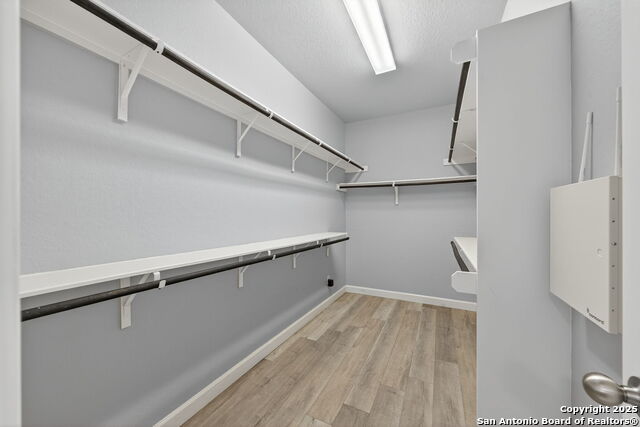 Listing photo id 19 for 5632 Carriage Falls