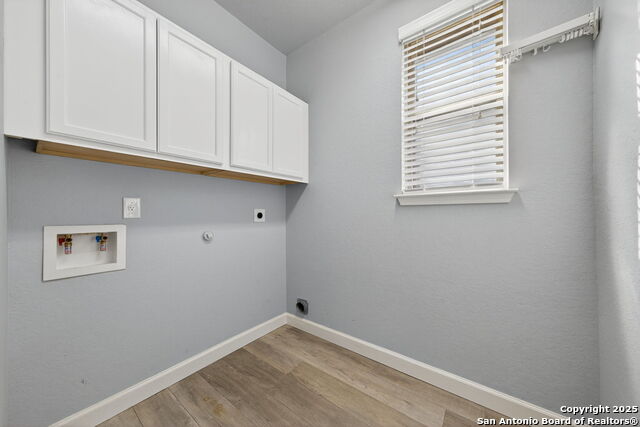 Listing photo id 25 for 5632 Carriage Falls