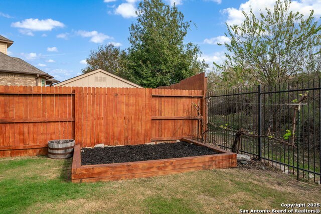 Listing photo id 29 for 5632 Carriage Falls