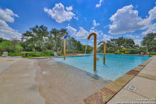 Listing photo id 30 for 5632 Carriage Falls