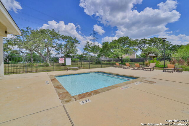 Listing photo id 32 for 5632 Carriage Falls