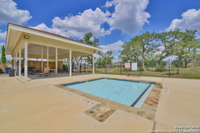 Listing photo id 2 for 5632 Carriage Falls