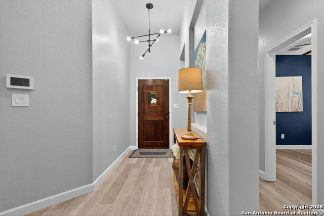 Listing photo id 3 for 5632 Carriage Falls