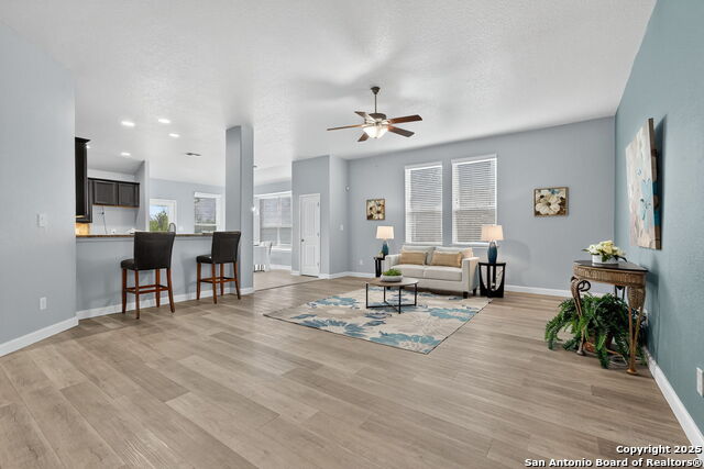 Listing photo id 4 for 5632 Carriage Falls