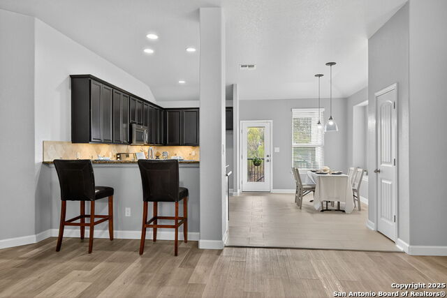 Listing photo id 7 for 5632 Carriage Falls