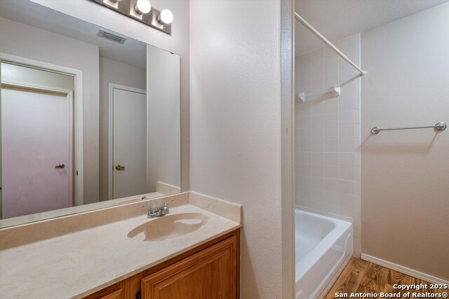 Image 21 of 33 For 10702 Lake Path