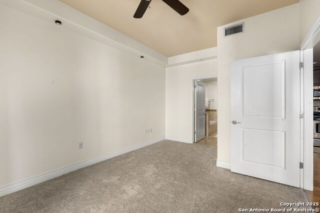 Listing photo id 14 for 215 Center St  203