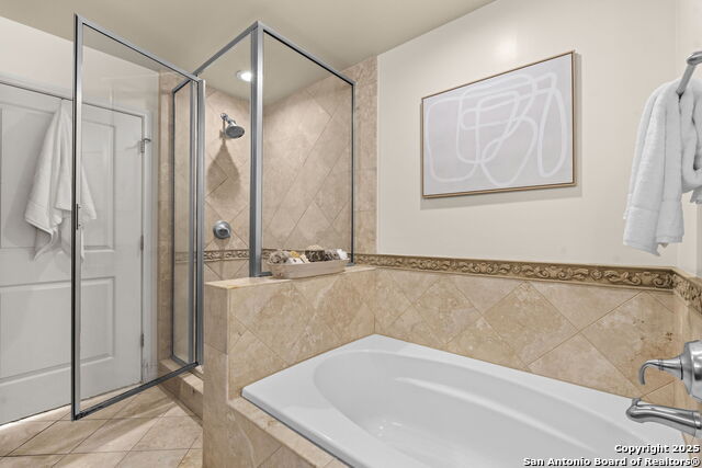 Listing photo id 20 for 215 Center St  203