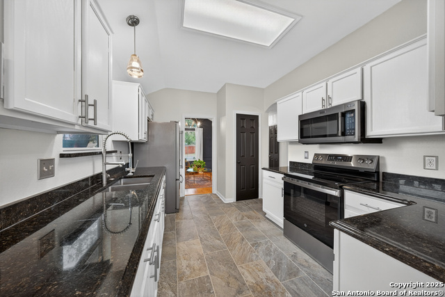 Image 12 of 39 For 51 Edgecreek