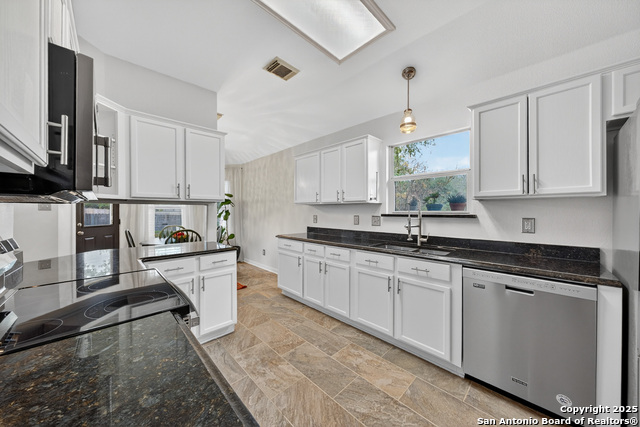 Image 15 of 39 For 51 Edgecreek