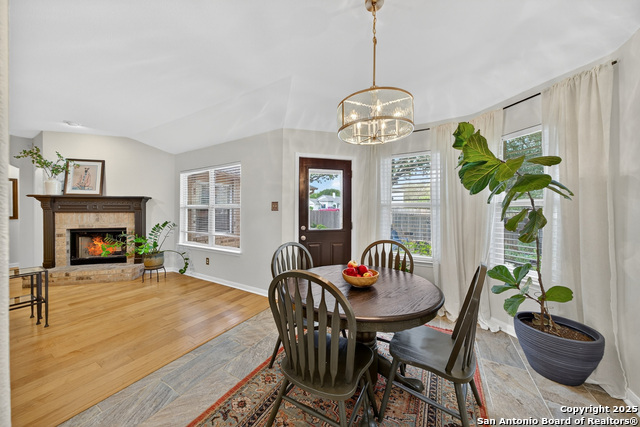 Image 16 of 39 For 51 Edgecreek