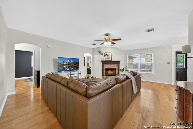 Image 7 of 39 For 51 Edgecreek