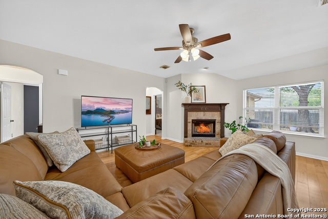 Image 8 of 39 For 51 Edgecreek