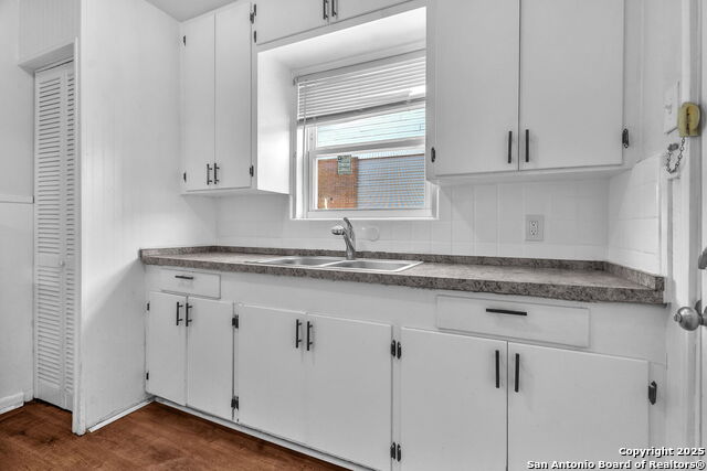 Image 13 of 27 For 118 Compton  