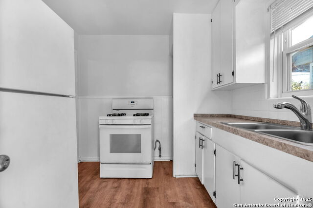 Image 14 of 27 For 118 Compton  