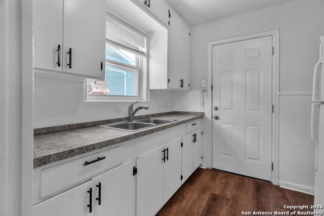 Image 15 of 27 For 118 Compton  